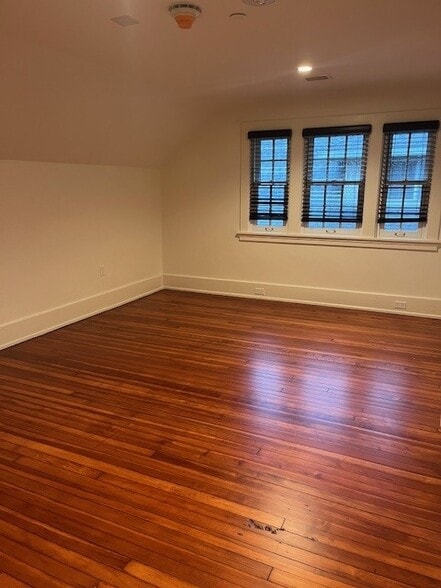 Bedroom - 555 W 6th St