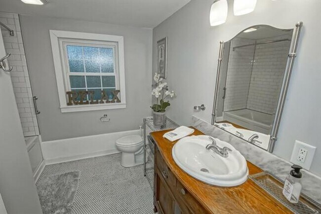 Building Photo - 4176 Vincennes Pl