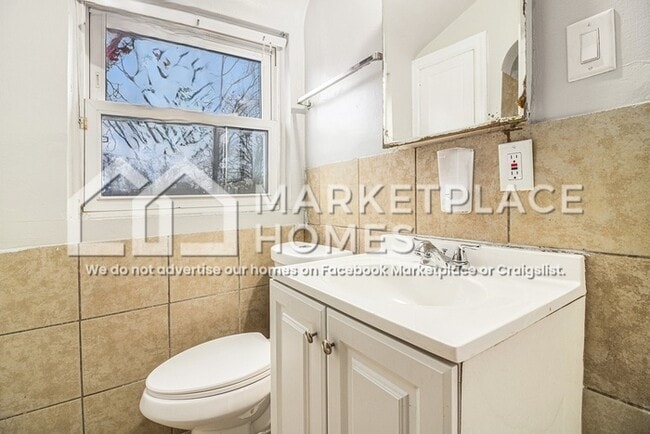 Building Photo - 16570 Kentfield St