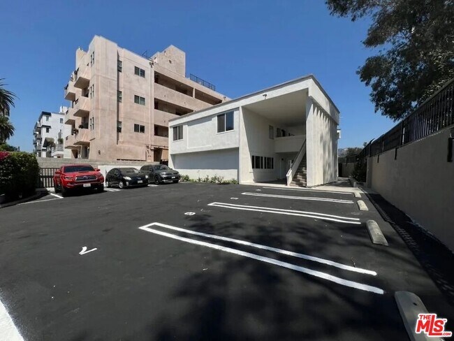 Building Photo - 5819 Carlton Way