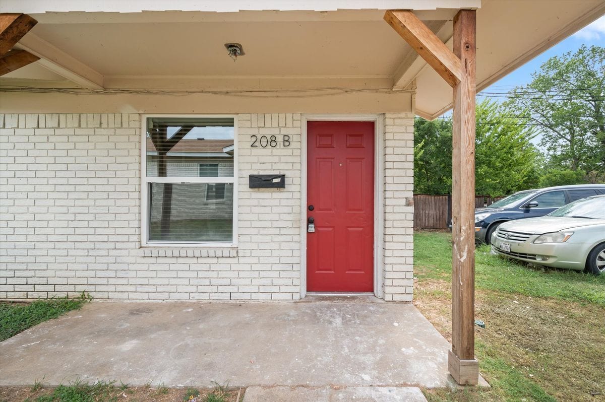 Building Photo - 208 Hosack St