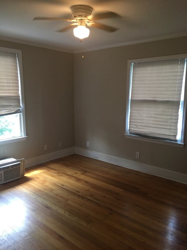 Building Photo - Sylvan Park