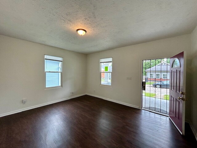 Building Photo - Charming 3 Bedroom 2 Bath House in Center Township!