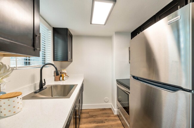 Building Photo - 1827 E Lemon St