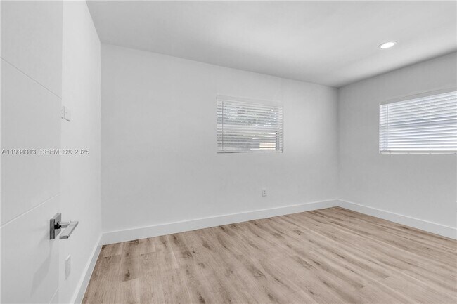 Building Photo - 2512 NE 182nd Terrace