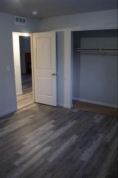 Building Photo - 890 Blind Nick Dr