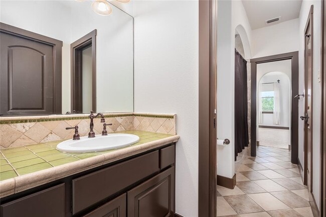 Building Photo - 308 Golden Bear Dr
