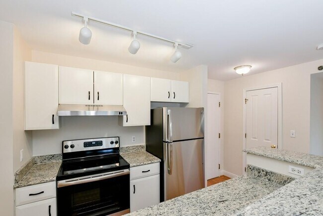Building Photo - 534 Beacon St