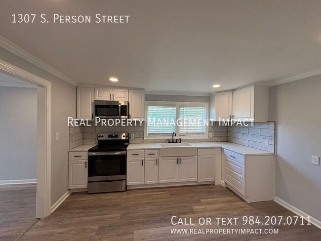 Building Photo - 1307 S Person St