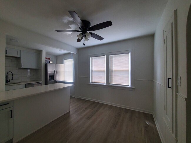 Building Photo - 13407 Puritas Ave