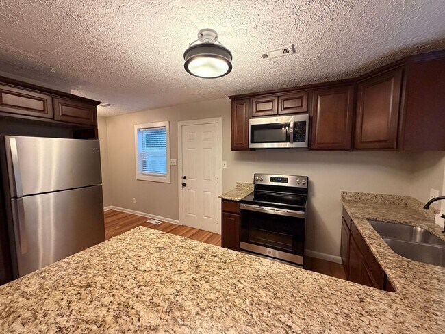 Building Photo - 3 Bed 2 Bath in Hapeville!