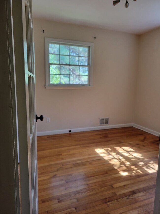 Building Photo - 3 bedroom house in Athens!