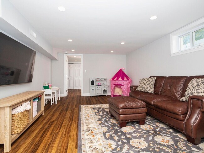 Building Photo - 18 Spezzano Dr