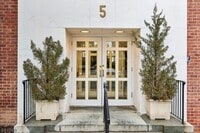 Building Photo - 5 Roosevelt Pl