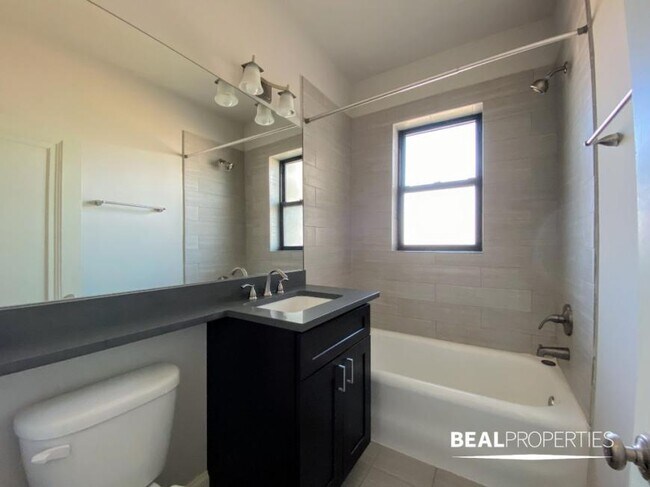 Building Photo - 0 bedroom in CHICAGO IL 60647