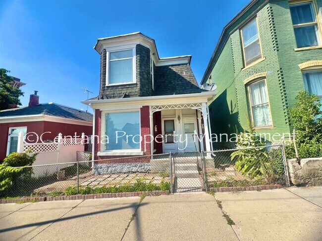 Building Photo - Beautiful 1 bedroom in a duplex!