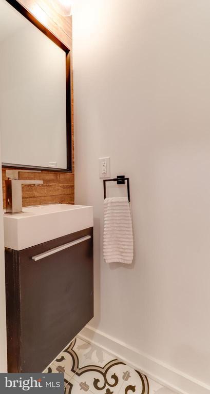 Building Photo - 1206 N Orianna St