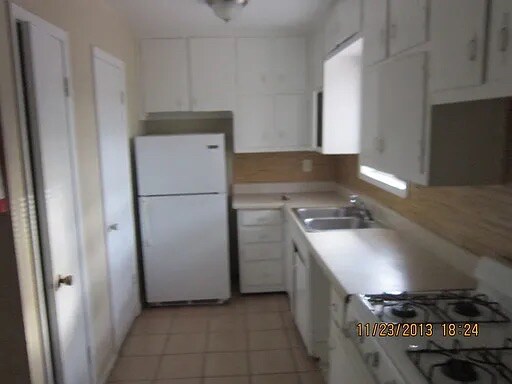 Building Photo - Room in Apartment on Allen Dr