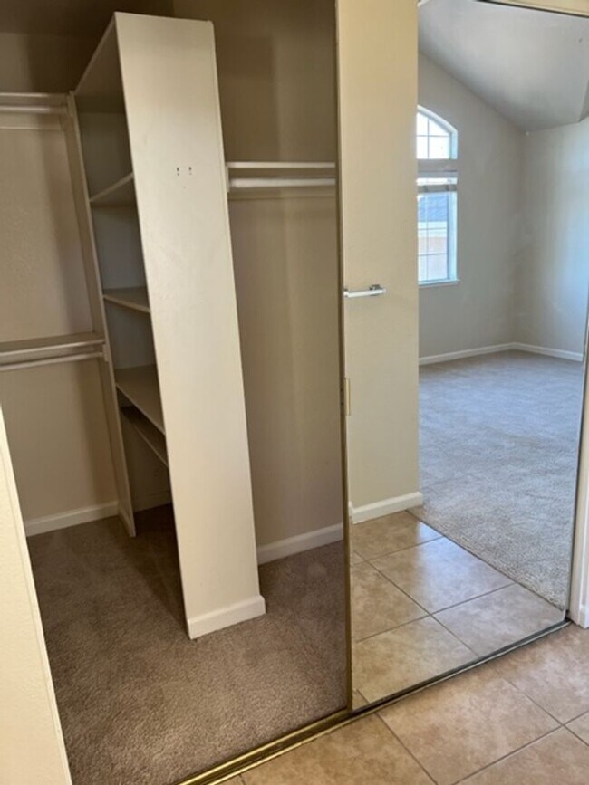 Building Photo - Spacious 4-Bedroom Home in a Quiet Tracy C...