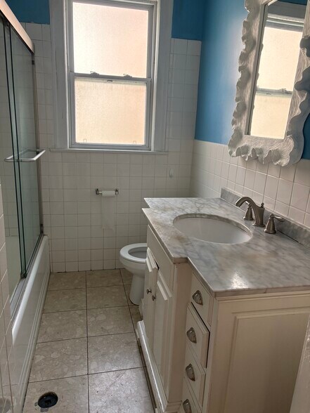Building Photo - 5543 N Spaulding Ave