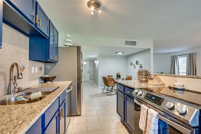 Building Photo - 3321 Pinion Dr