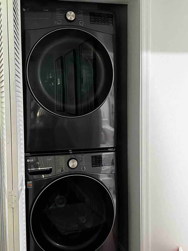 Building Photo - 6006 Queens Chapel Rd