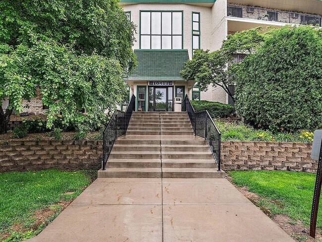 Building Photo - 10411 Cedar Lk Rd S