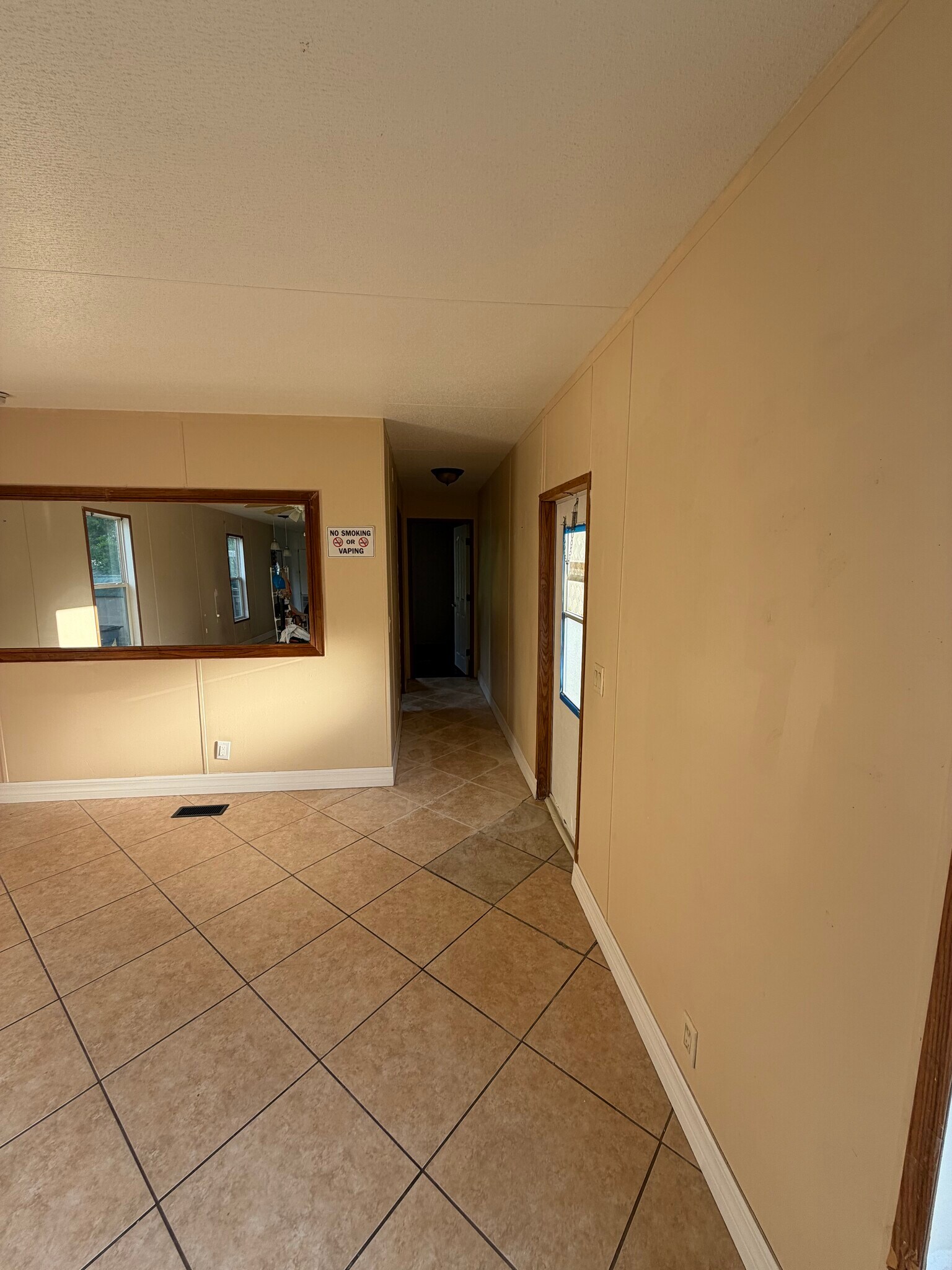 Building Photo - 2024 Laurel Ln