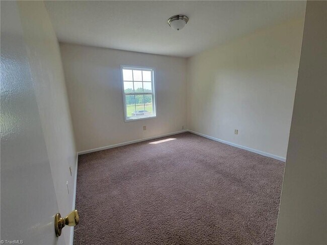 Building Photo - 3985 Nc 268 Highway E Unit