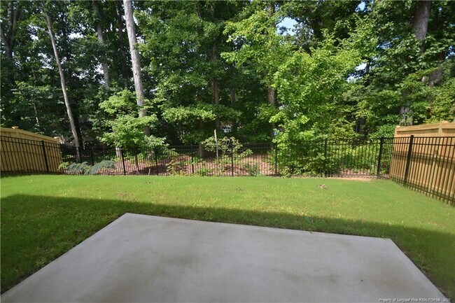 Building Photo - 2129 Seneca Dr