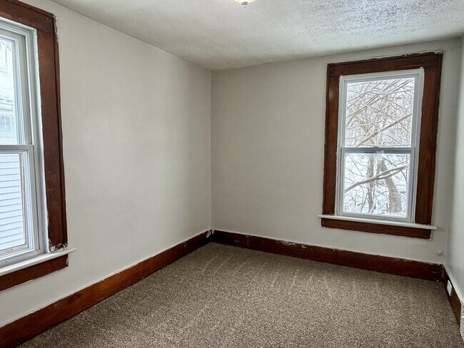 Building Photo - 1182 5th Ave