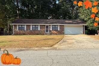 Building Photo - Welcome to this charming 3-bedroom, 2-bath...