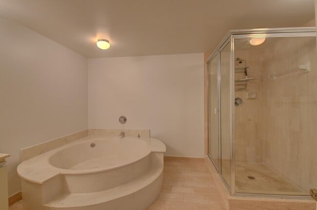 Building Photo - 7194 Promenade Dr