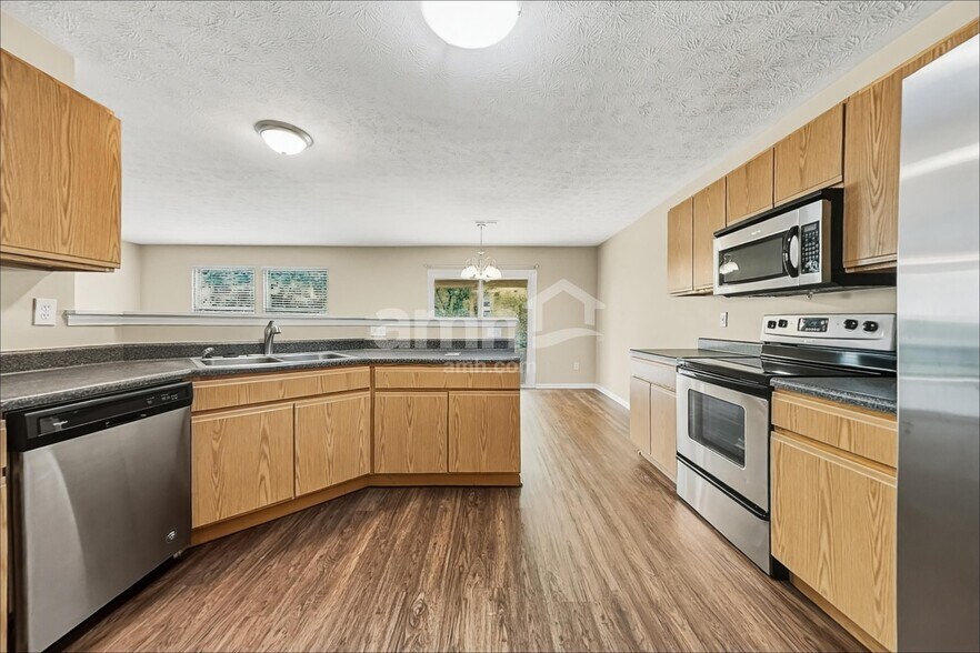 Building Photo - 220 Hartford Ct