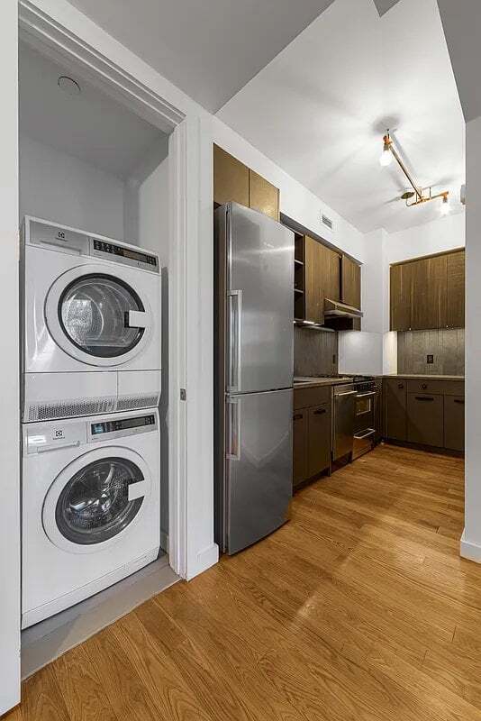 Building Photo - 123 Melrose St