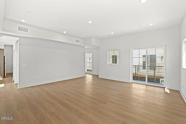 Building Photo - 834 N Fair Oaks Ave