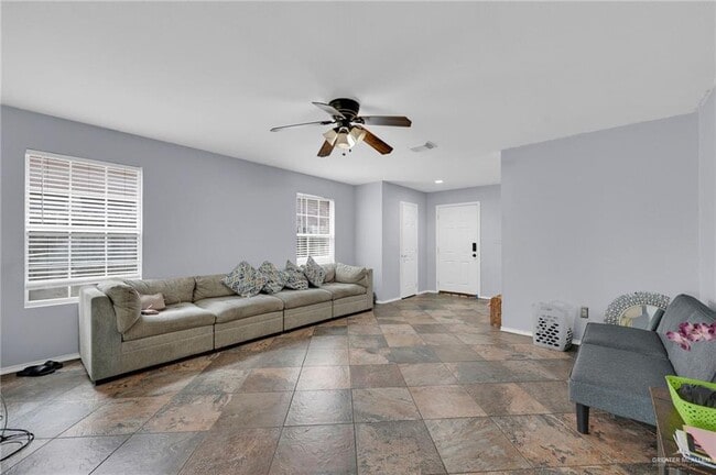 Building Photo - 14 View Point Dr