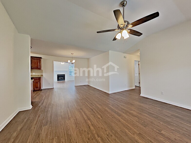 Building Photo - 2908 Checkers Ct