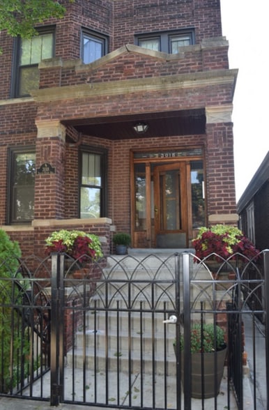 Beautiful front - 3018 S Union Ave