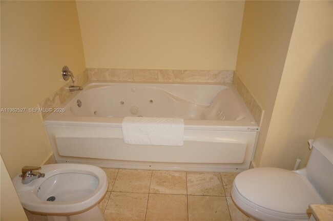 Building Photo - 17375 Collins Ave