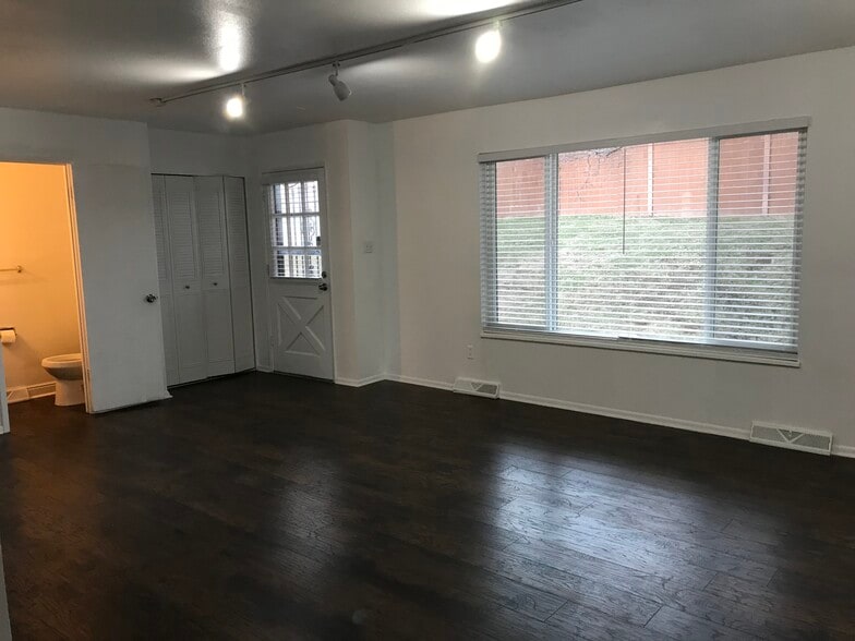 Large Living room - 3930 S Yosemite St