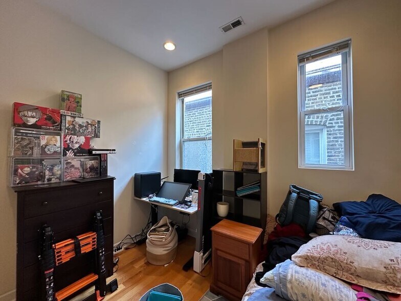 Building Photo - 1414 W Superior St