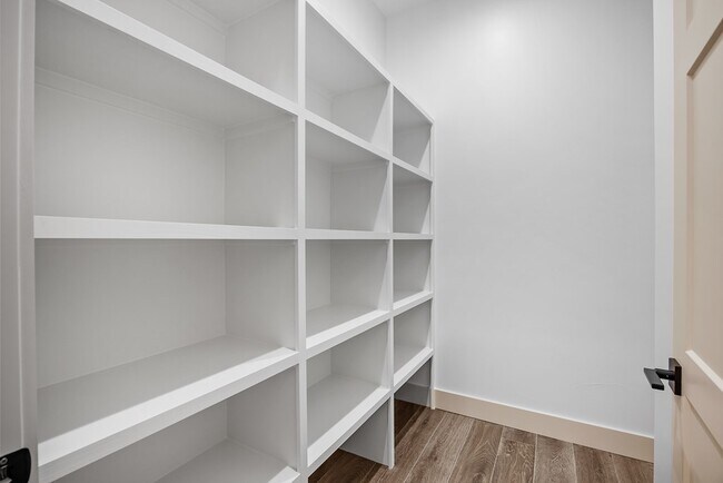 Building Photo - 2 Pinnacle Club Dr