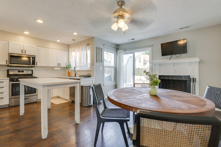 Building Photo - 749 Quesnel Dr