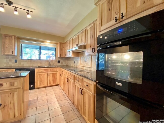 Building Photo - 8911 Shady Leaf