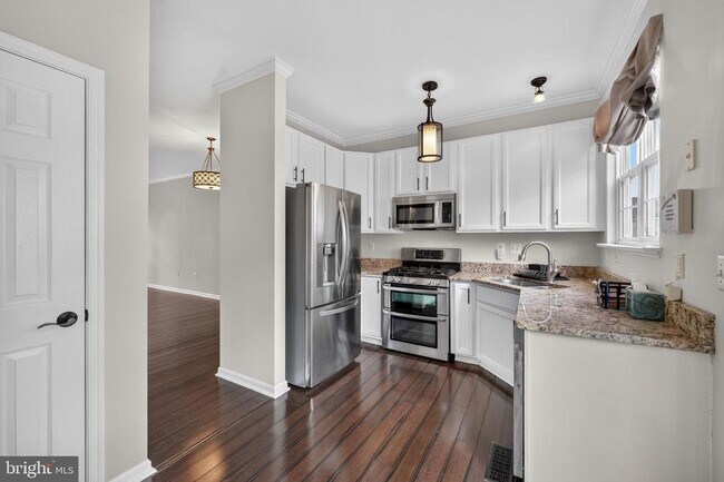 Building Photo - 932 Harrison Cir