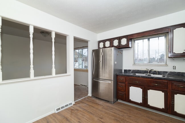 Building Photo - 18716 Restor Ave