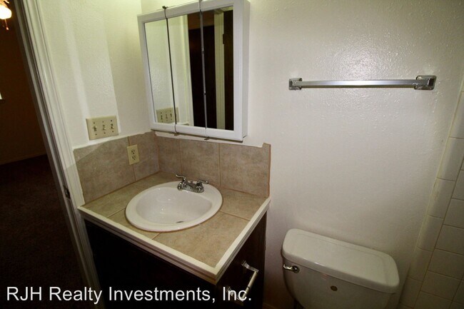 Building Photo - 901-903 Acacia Cir