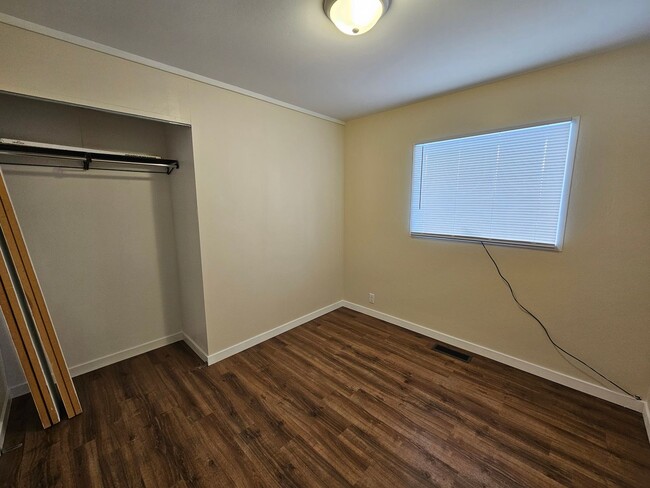 Building Photo - Newly Renovated 3 bed, 1 bath, McKinley Te...