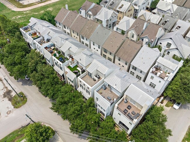 Building Photo - 6606 Toledo St